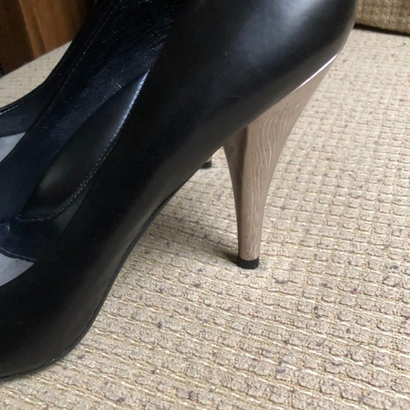 Kenneth Cole " Silver Belle" Black Pointy Pumps - Picture 5 of 8